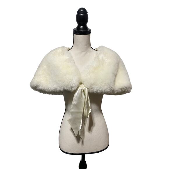 Alpine Studio Dinner Cocktail Evening Wear Cape Faux Fur - Picture 1 of 6